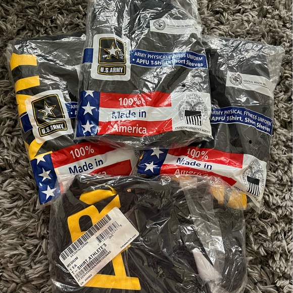 COPY - Official Army Physical Fitness Uniform - Picture 2 of 5